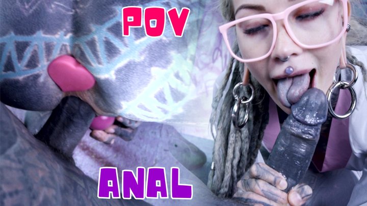 Glasses Girl with Buttplug Gets Fucked by Tattooed Dick – DP and Facial