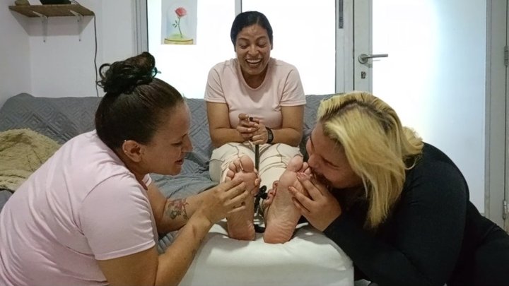 Double tickles on Ceci's soles: New Video
