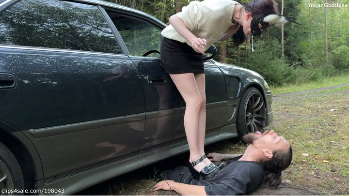 Dirty heels worship, belly trampling and exhaust breathing