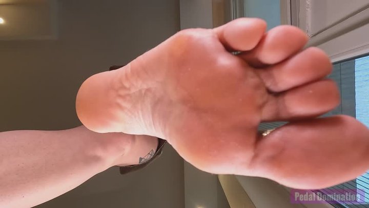 Barefoot Face Stomping - 4K MP4