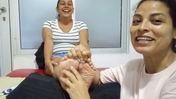 Fun tickling sensation on Eli's soles: New video!