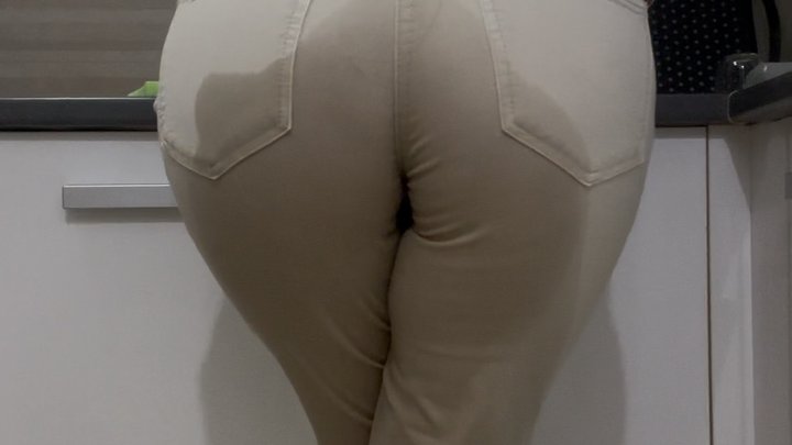 Double pee in jeans