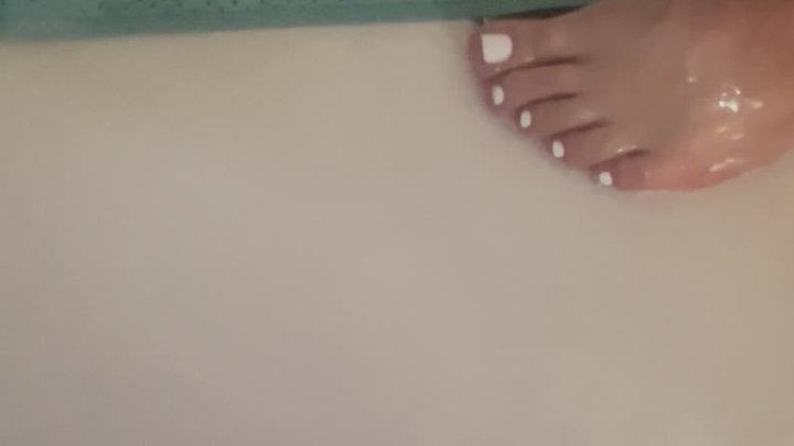 Bare Feet in the Shower – Slow Foot Washing & Close-Up
