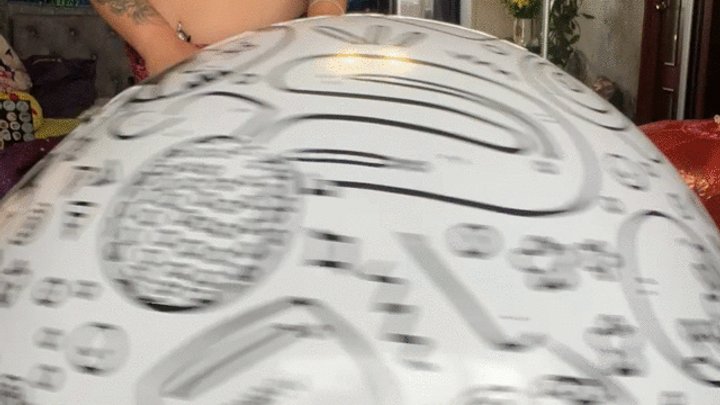 nacked looner girl mastrubate and play with big beachballs