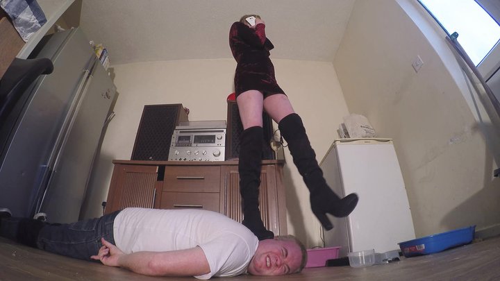Chelsea's Trampling Boots FLOOR CAM