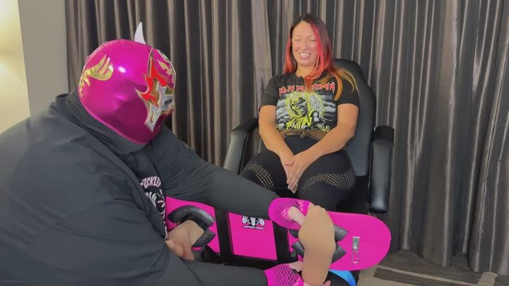 Giantess Giggles: Cleo Jane Gets the ToeTickler Treatment!