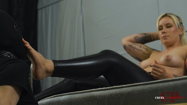 Dirty foot worship and smoking HD MP4