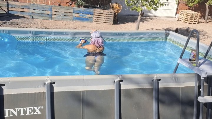 La Sirvienta Más Traviesa de la Piscina