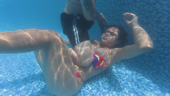 Underwater Breath Control Challenge With the Neighbor