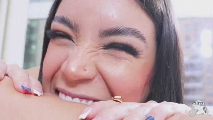 Deixa eu dar uma pequena mordida em você, só um pequeno pedaço! Deixa eu morder!