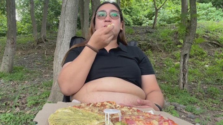 Cath Eating Pizza