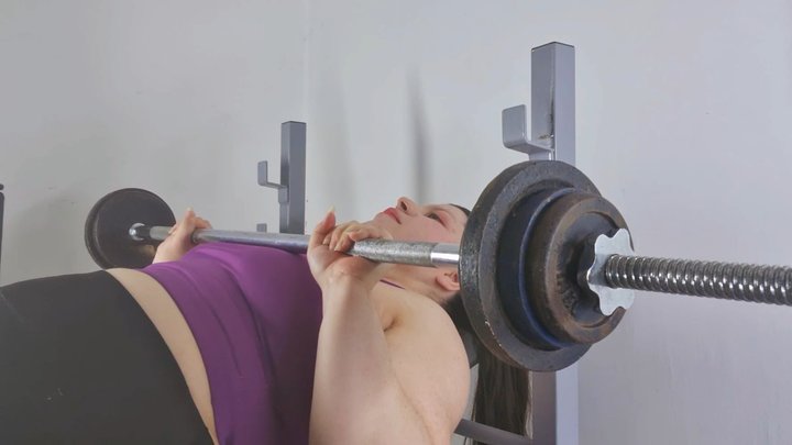 Weight Training - Weightlifting female