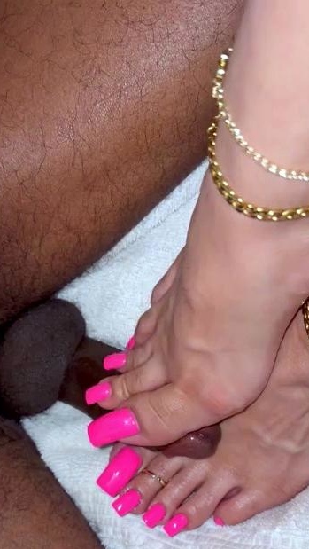 Black Amateur Explore Hot Foot Fetish