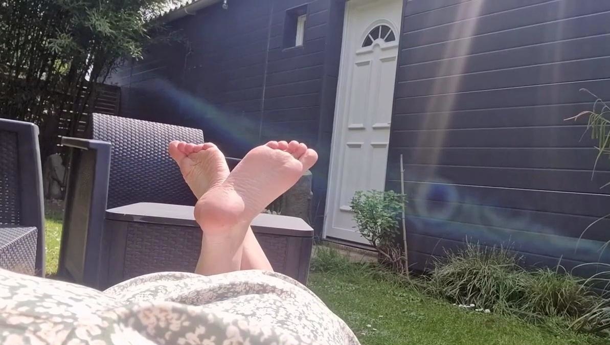 Maitresse Madelines solo foot fetish POV