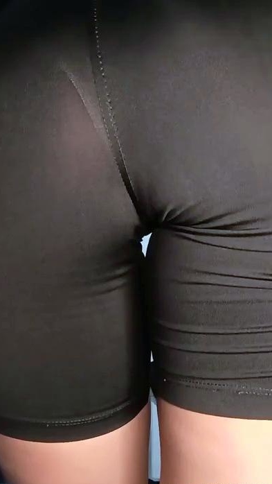 Sexy Ebony Amateur Ass Shaking