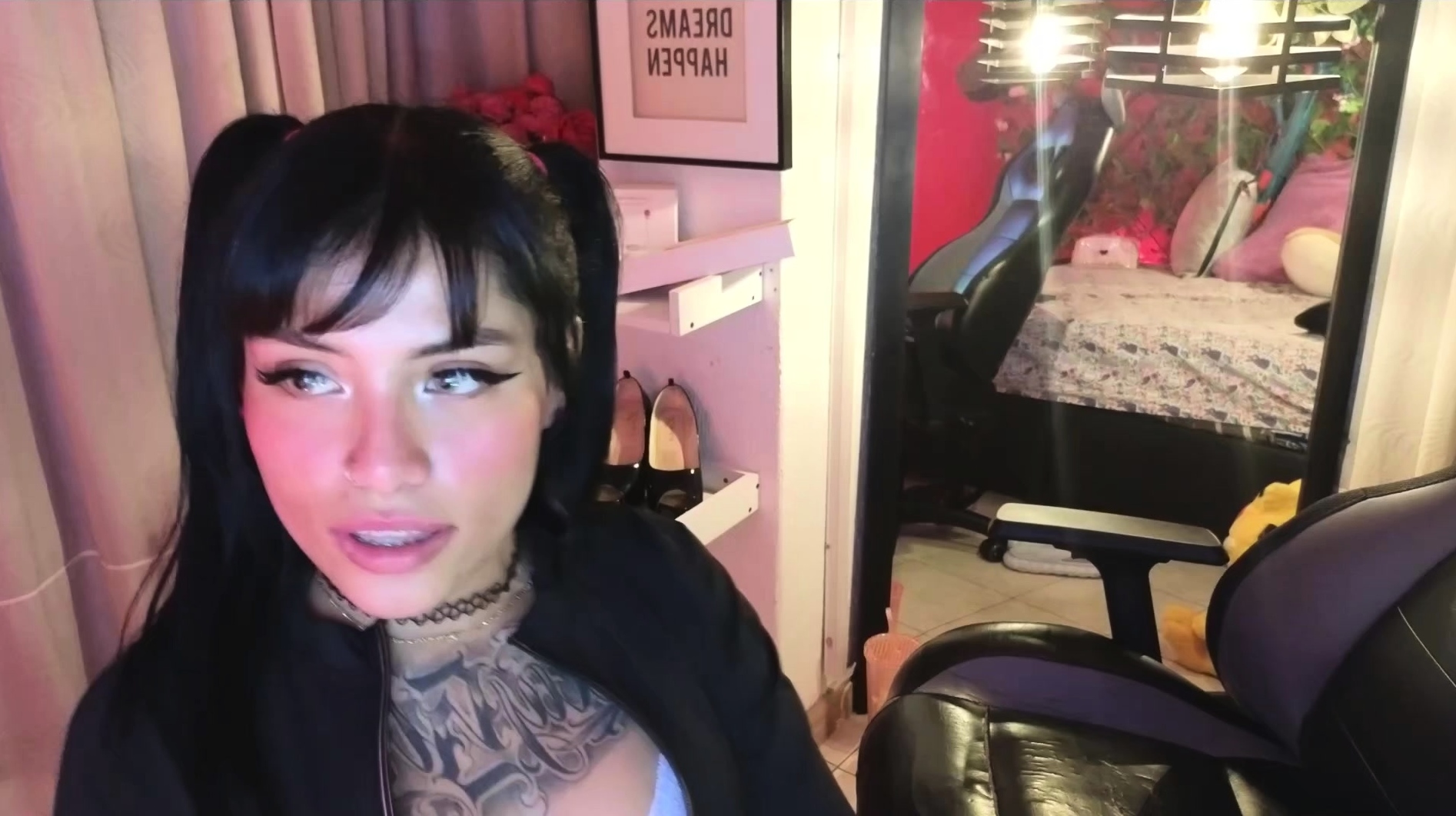 Webcam brunette furios anger masturbation 1