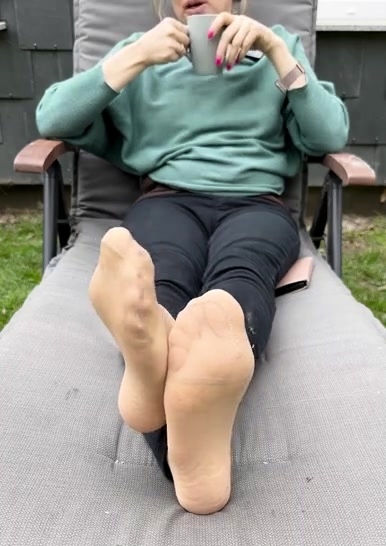 Perverted MILF in kinky foot fetish and anal action
