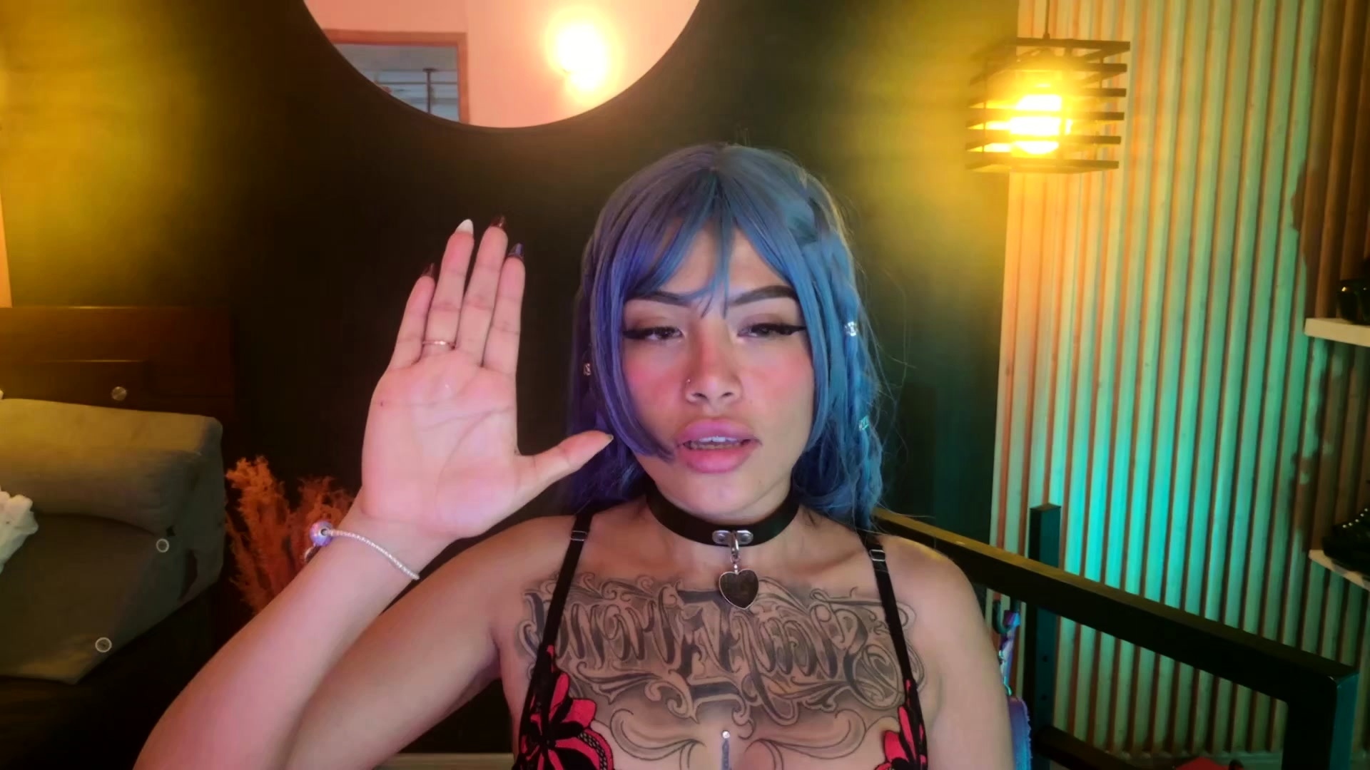 amateur vip ass masturbating on live webcam