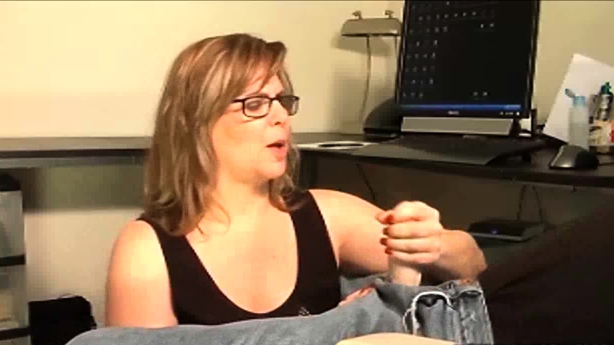 Frankie accidentally finds Billys cum pills in his room.
