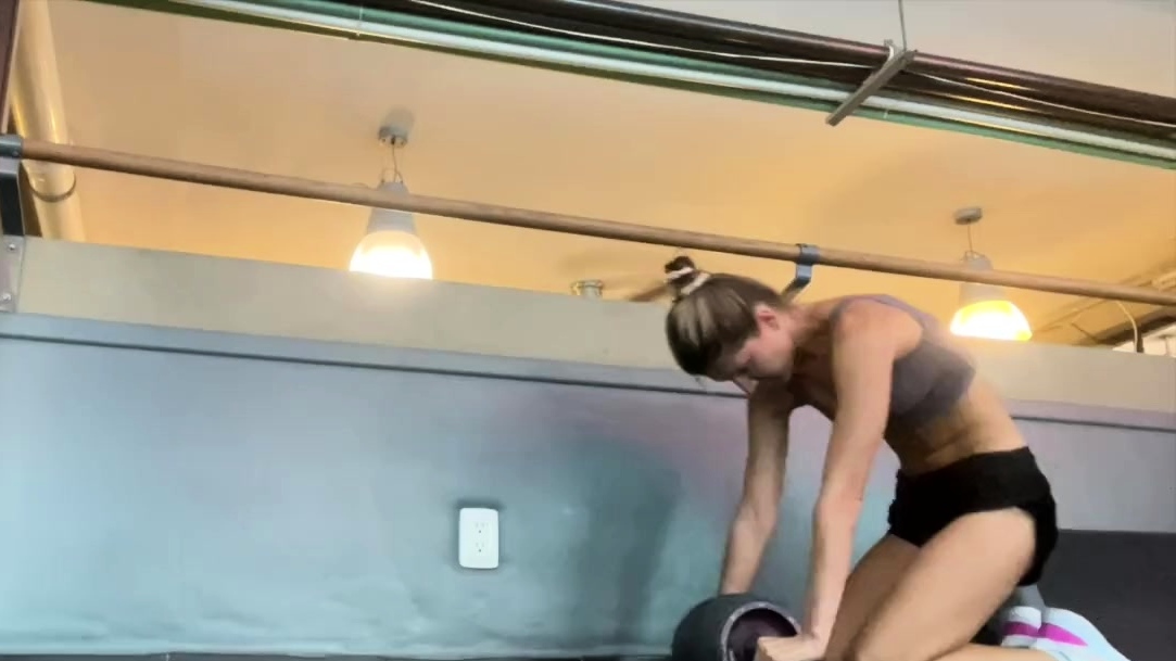Horny gym girl