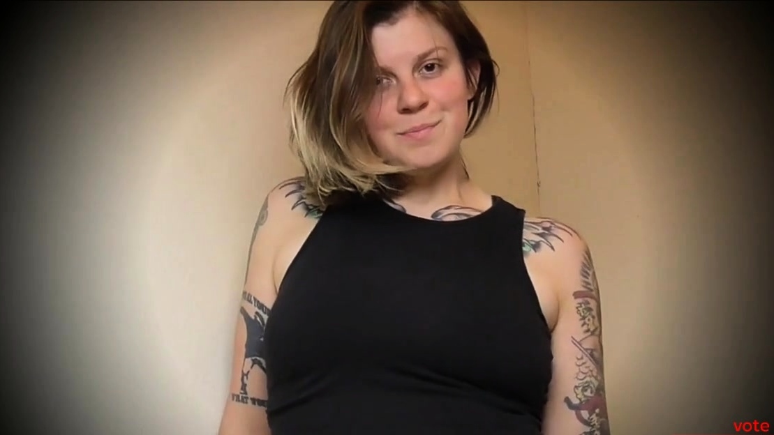 Crank Your Hog Dry Tattooed Solo Webcam Girl With Big Asset