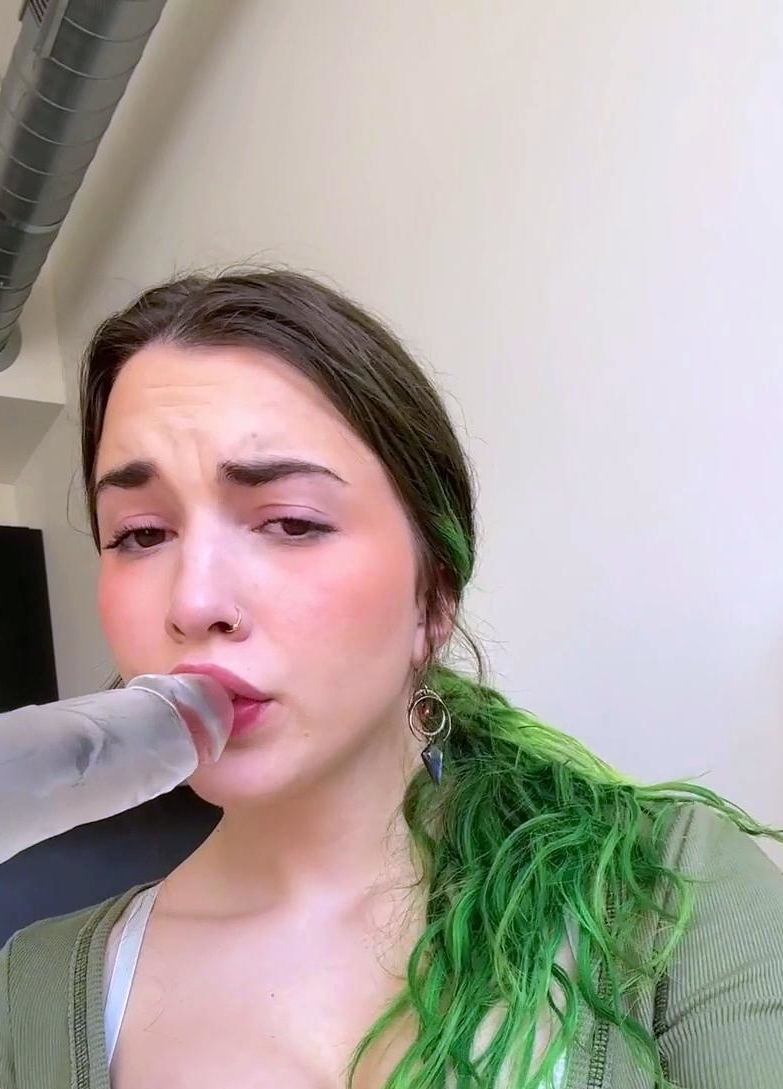 Bailey Eilish Fucks Herself Deep With Glass Dildo Onlyfans