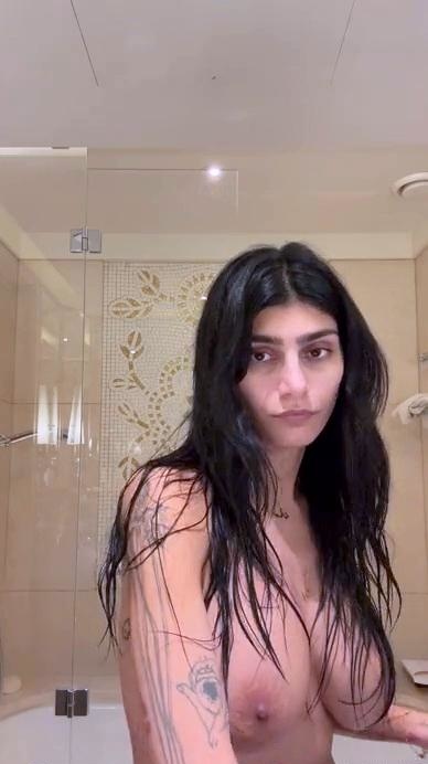 Mia Khalifa Nighttime Nude Routine Sextape Onlyfans Video