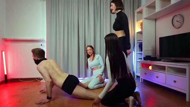 Vicki Kicks - Fun Evening - Together With My Girlfriends We