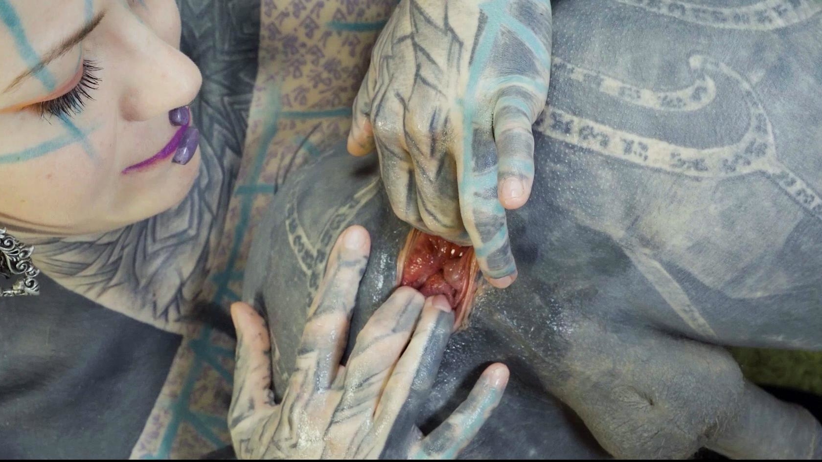 Inked babe Anuskatzz fists Lily Lus ass