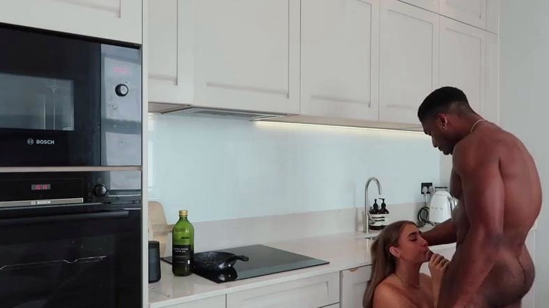 Lillian Phillips Naughty Kitchen Queen Performed Wild Anal