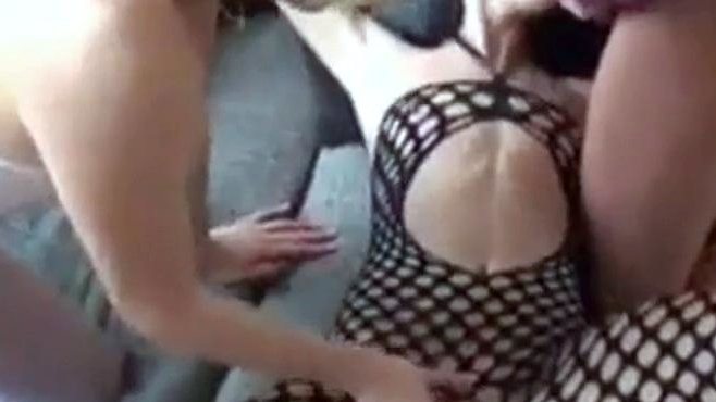 German Amateur Girl-Sharing