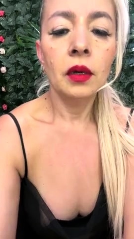 Blonde amateur enjoys the feeling of masturbating outdoors