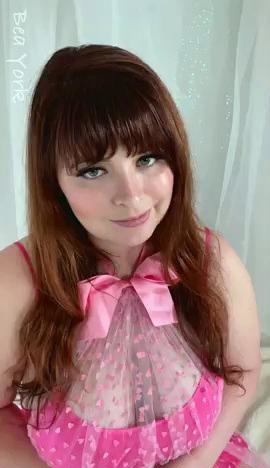 Big boobed Memphis masturbates in a bodystocking