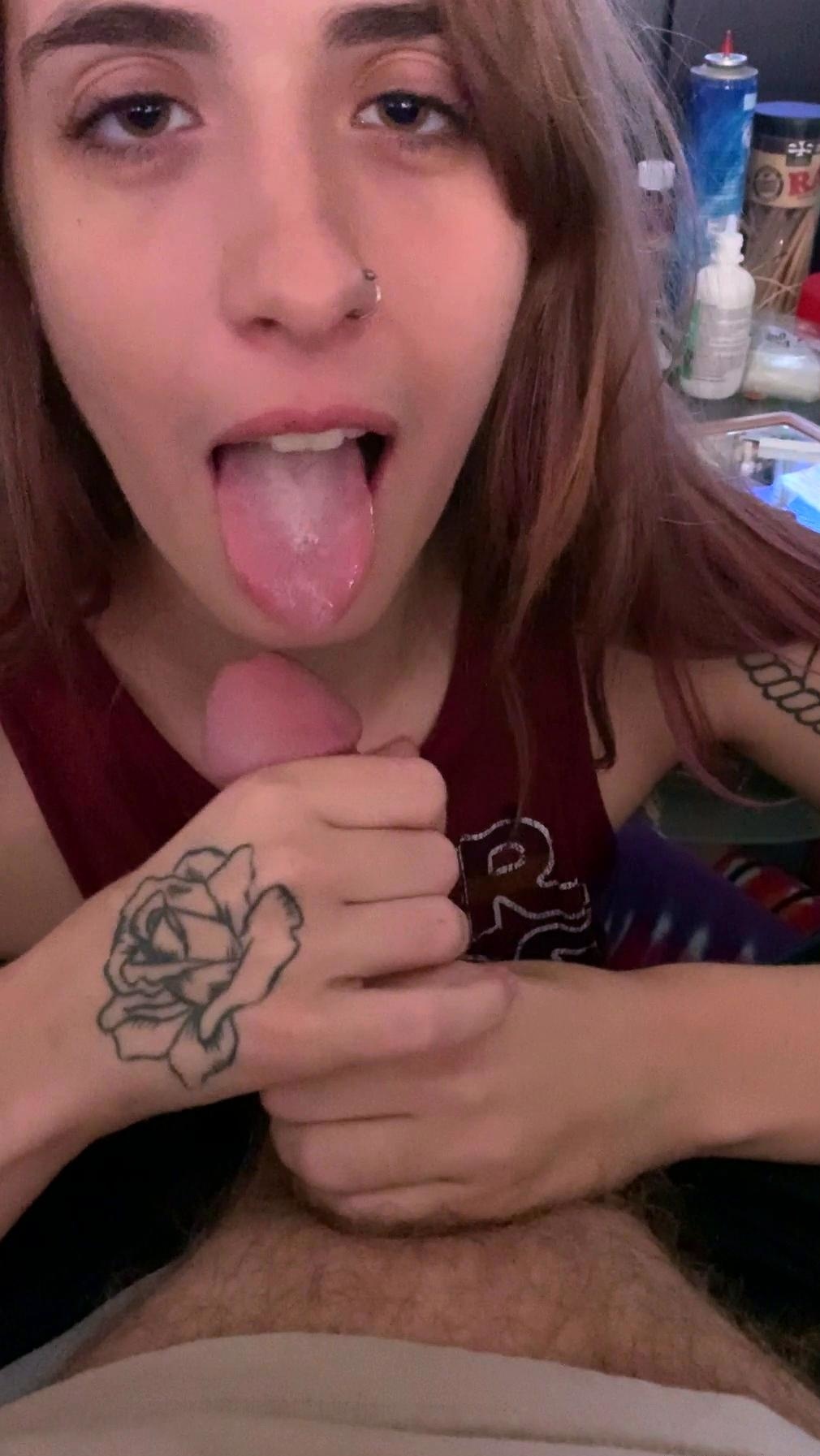Amateur MILF blowjob cumshot