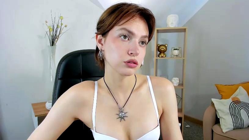 Amateur Webcam Babes Going Solo