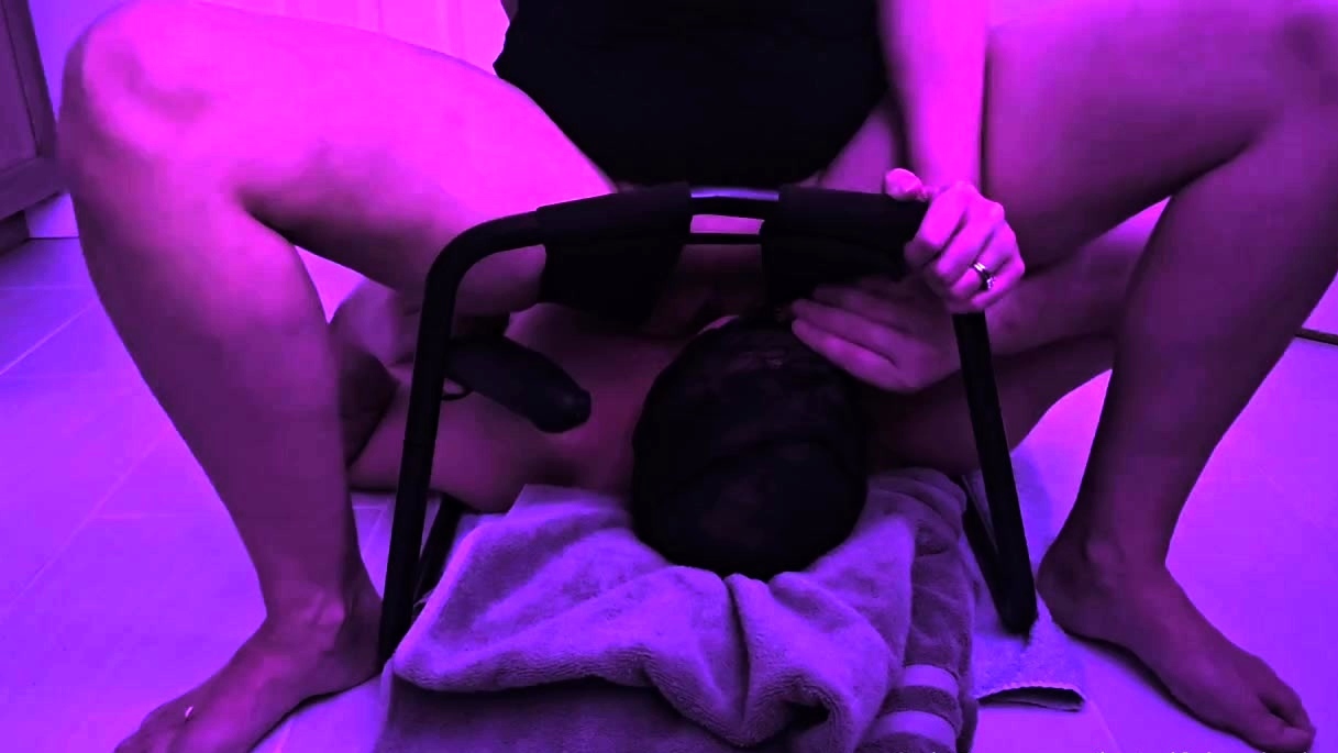 Tattoed fetish les fingering pussy and licking pussy