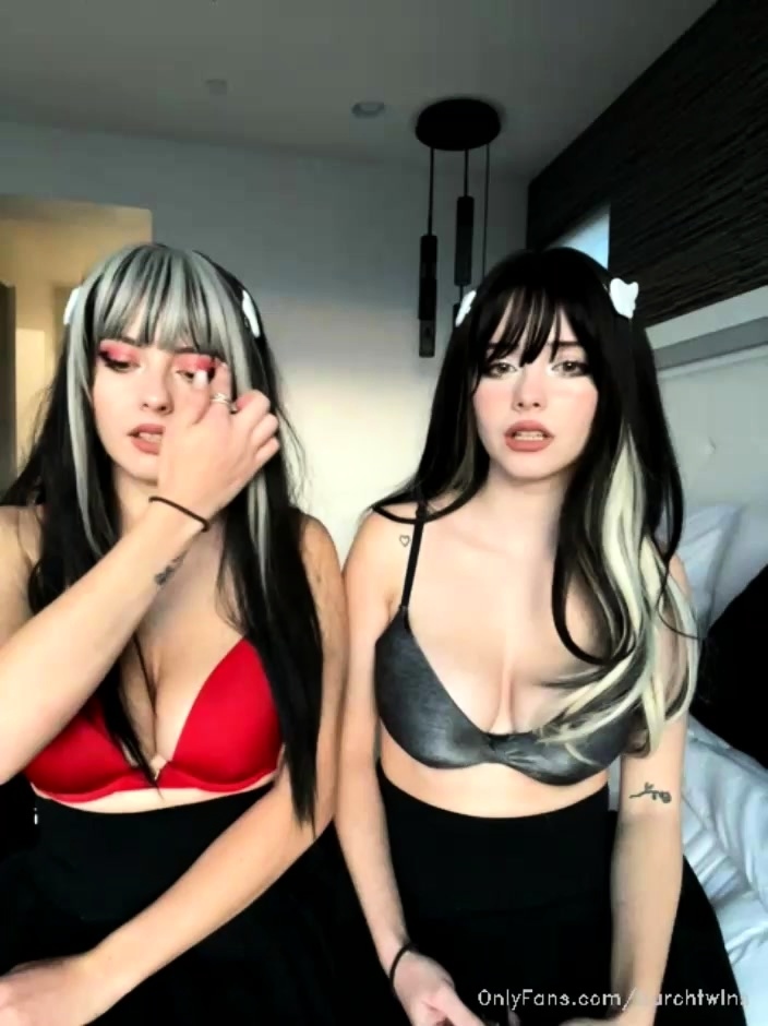 Ultra sexy latina babe showing her big boobs on webcam