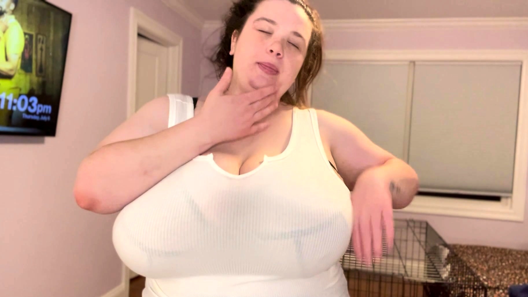 Australian BBW with big boobs gives blowjob