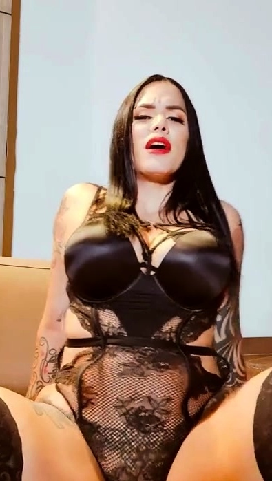 Big boobs milf masturbates with her dildo