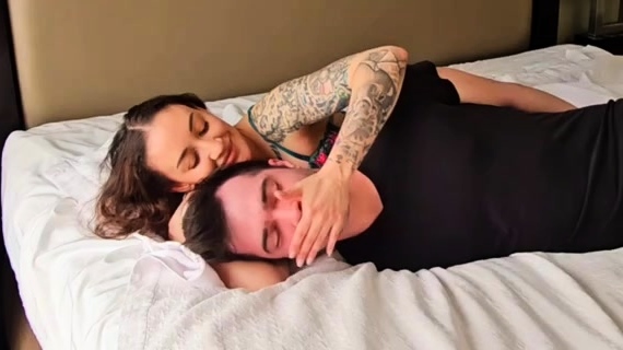 Webcam fun mature brunette with toys cum on cam