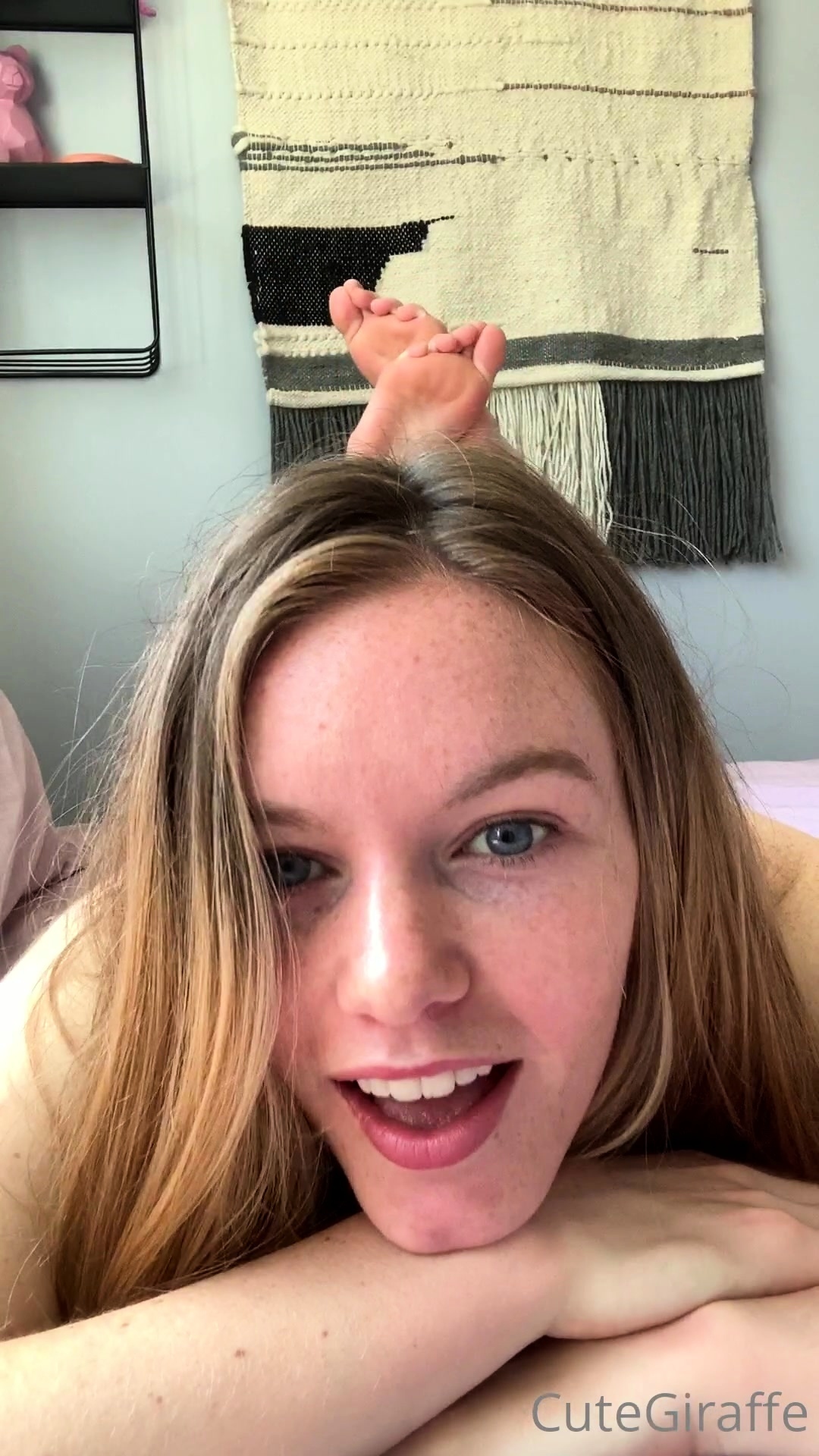 Young amateur teen in solo masturbation playing with herself