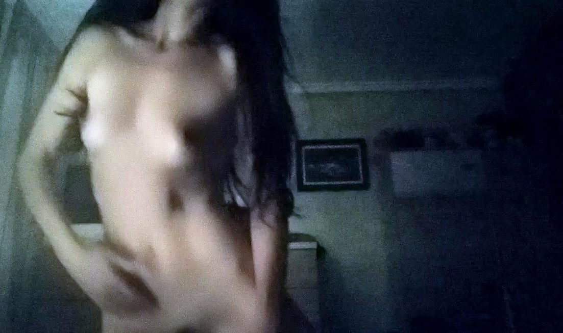 Romanian amateur webcam teen masturbate
