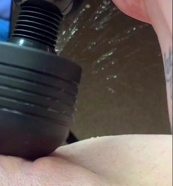Close up MILF masturbation