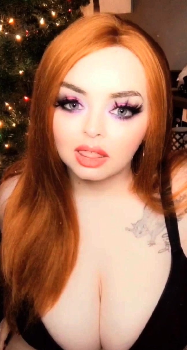 Solo pussy toying redhead sexy close up masturbation action