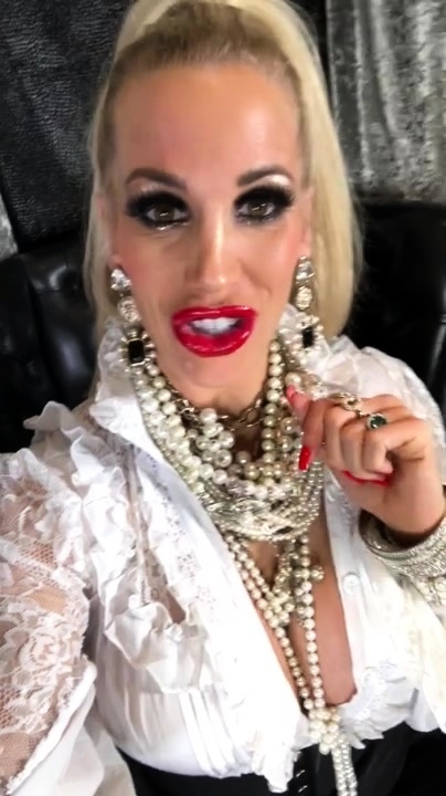 Blonde milf in stockings enjoys a sexy 69
