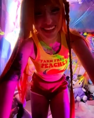 Blonde amateur gives webcam show with toys