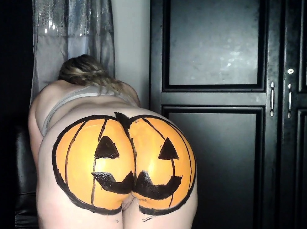 Amateur close up ass toying