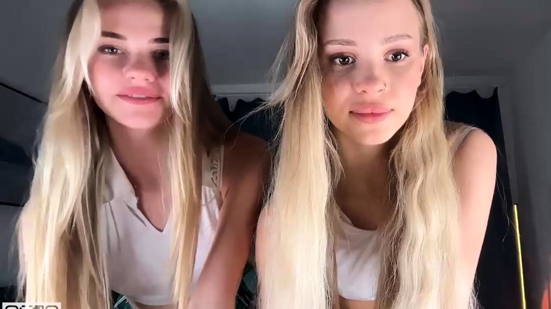 Hottest Amateur 19yo Blonde Teen going solo on Webcam