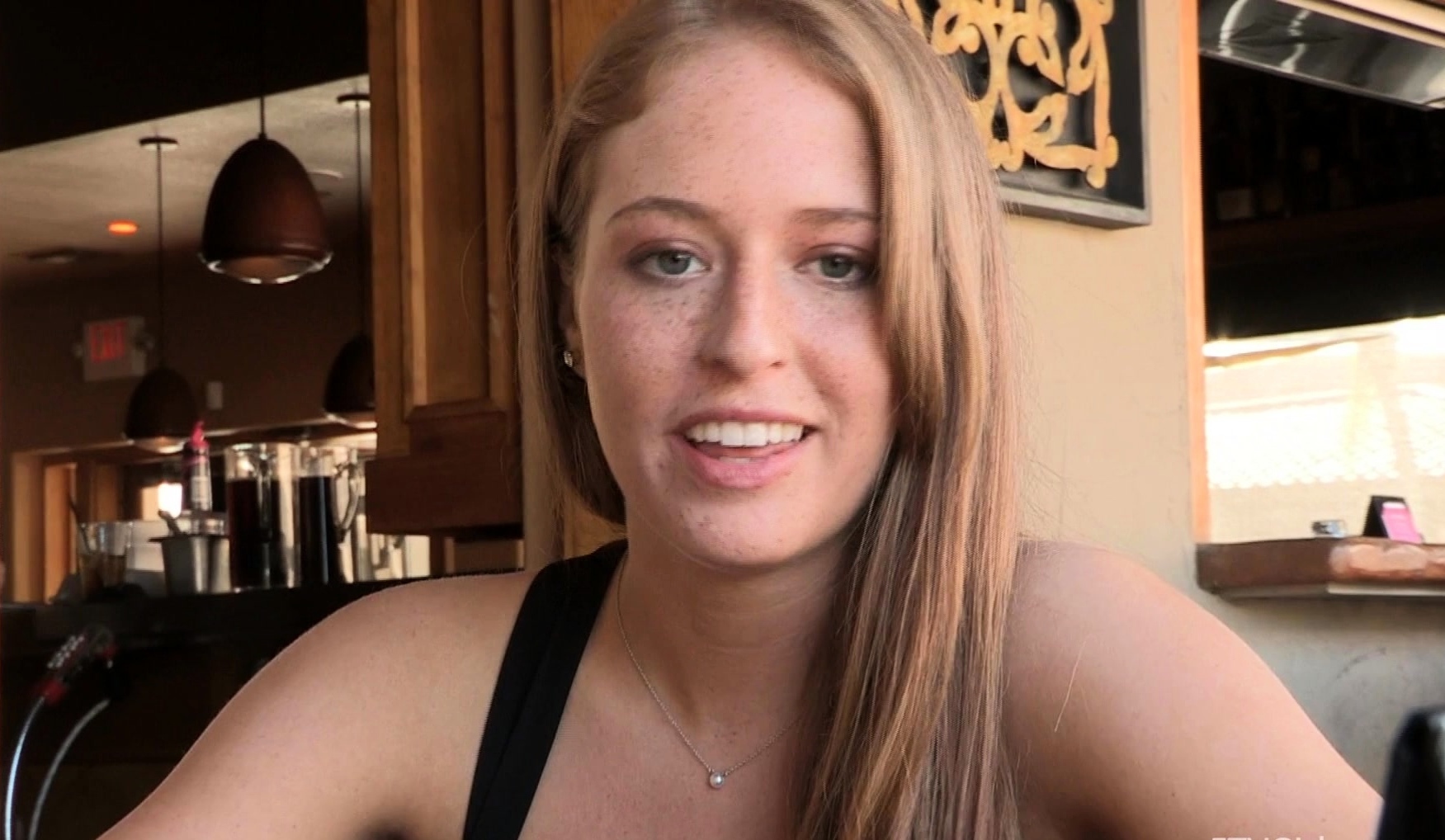 Glamour blonde babe outdoor deepthroat