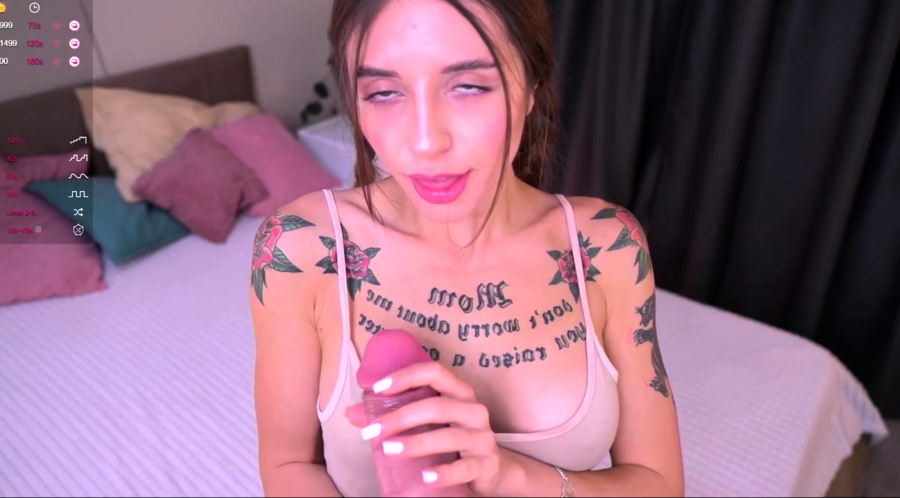 Big boob brunette masturbates on webcam